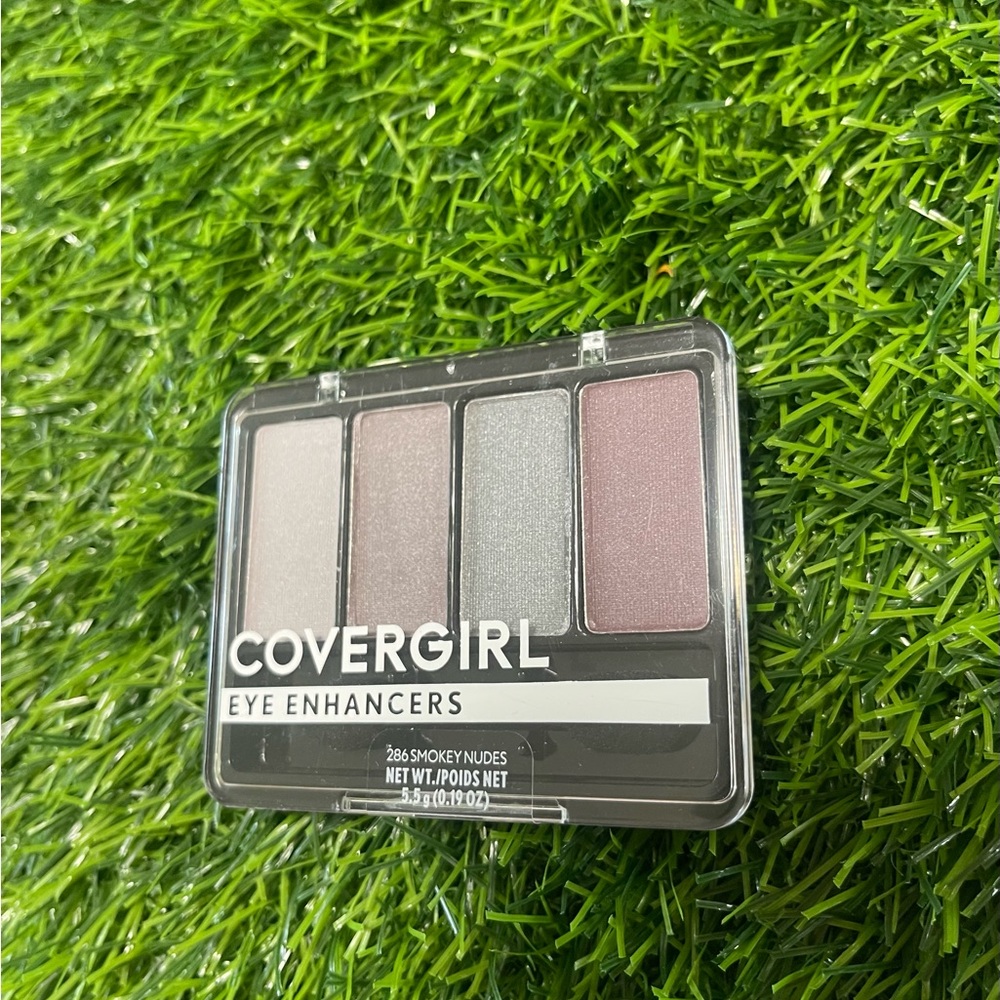 COVERGIRL Gray and Cream Eyeshadow Palette Versatile Makeup